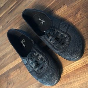 Fred Perry Women's Tennis Shoe Black/Silver Size 8